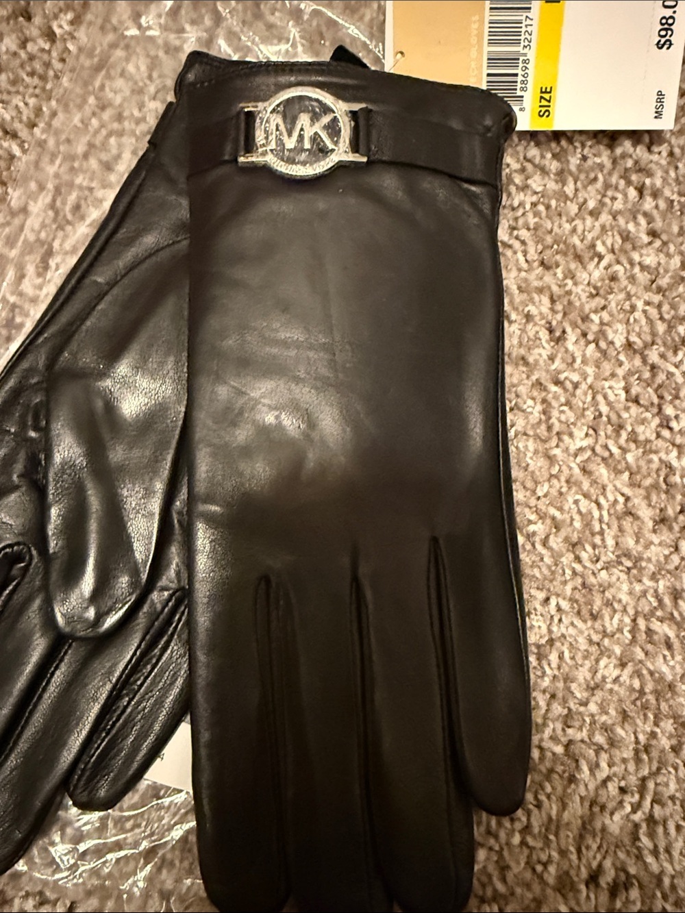 NWTMichael Kors Black Leather Women’s  Tech Gloves - Picture 3 of 3